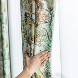 Cortina Hecha A Medida Con Hojas Pintadas Al Óleo Y Cortinas Opacas Con Estampado Americano.
